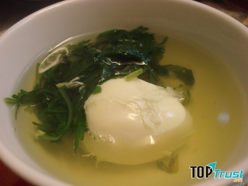 Ngải cứu, trứng gà chữa động thai hiệu quả