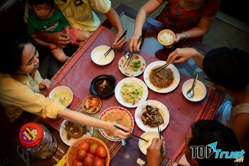 Nhờ ai đó lấy giúp thức ăn