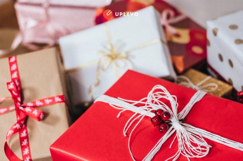 Dùng những đồ anh ấy tặng