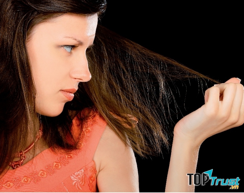 Dùng quá nhiều tinh dầu dưỡng cũng khiến tóc hư tổn