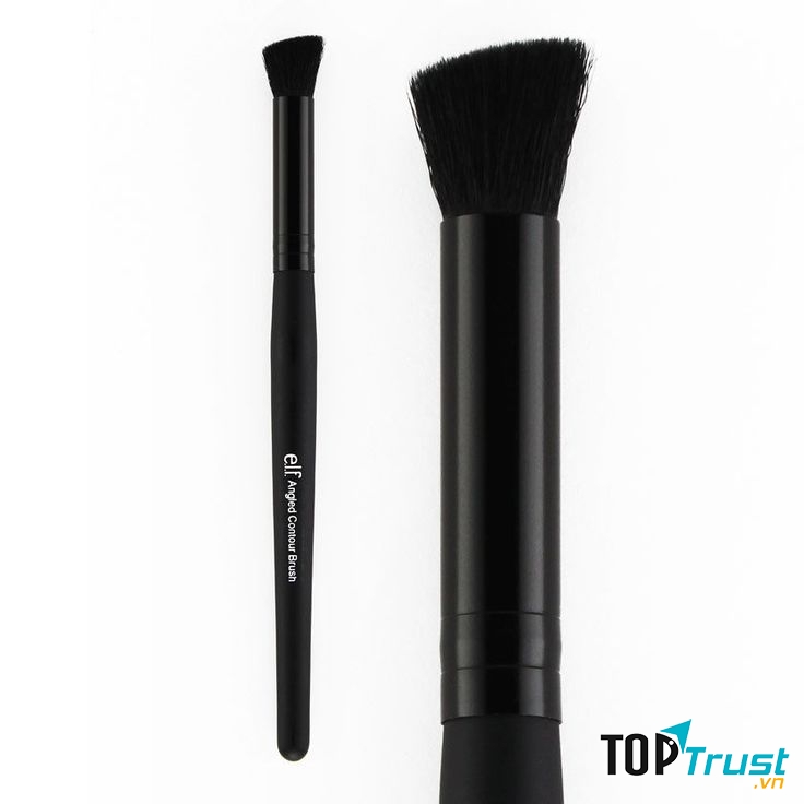 Hai cây cọ để tạo khối cho mặt và sống mũi