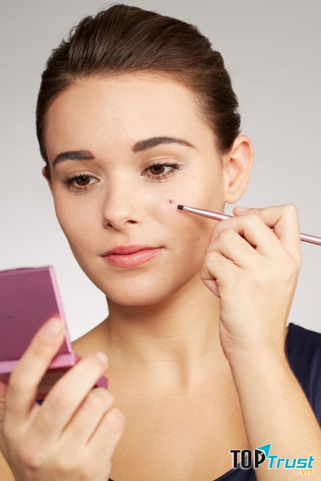 Một cách làm đúng để che khuyết điểm vùng mụn