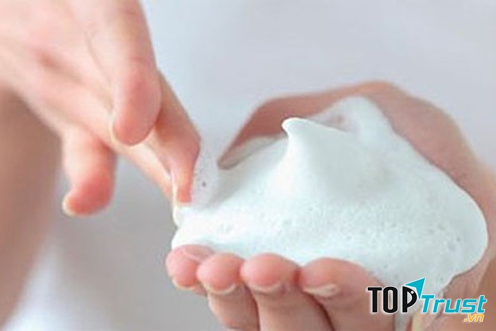 Dùng xà phòng Lifebuoy