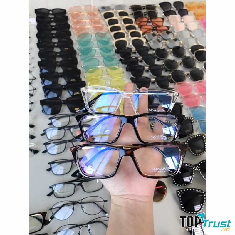 DunShop có đủ các loại gọng kính đa dạng để bạn lựa chọn