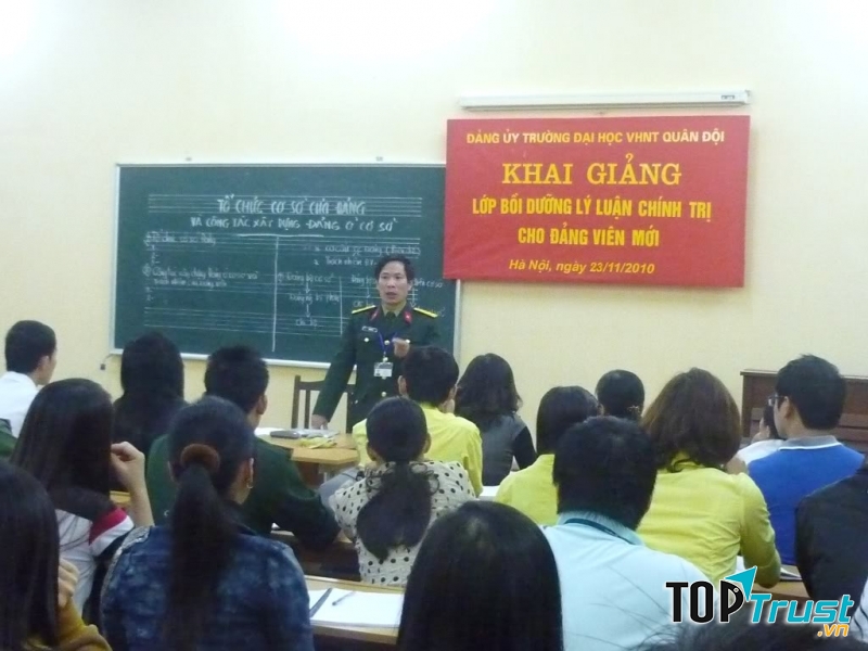 Lớp bồi dưỡng lý luận chính trị cho Đảng viên mới