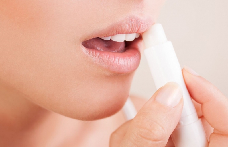 Dưỡng ẩm cho môi bằng nguyên liệu tự nhiên