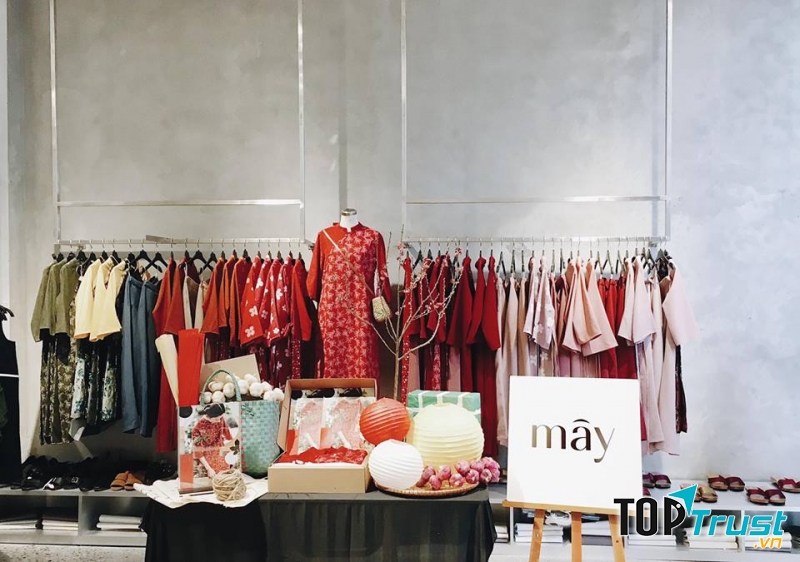 Tủ nhà Mây nổi tiếng với áo dài cũng có mặt tại đường Đặng Thị Nhụ