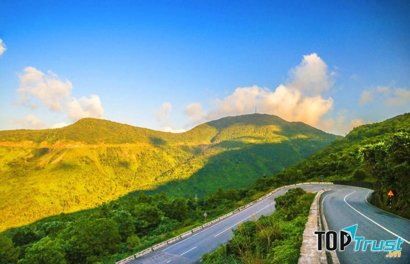 Một đoạn đường đèo Hải Vân