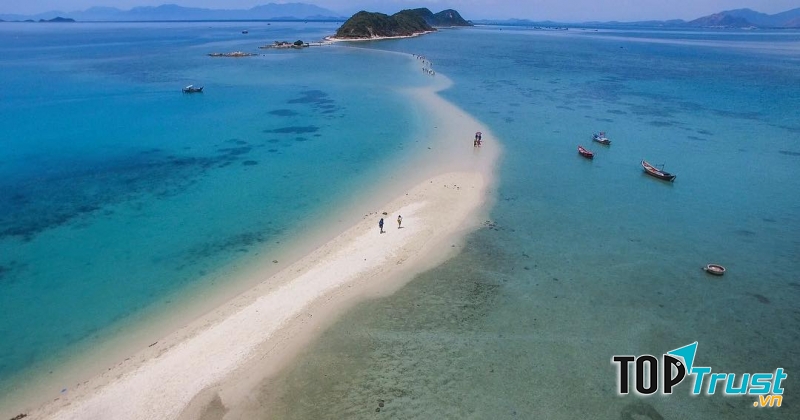 Đường đi nối 2 đảo ở Điệp Sơn, Bình Ba