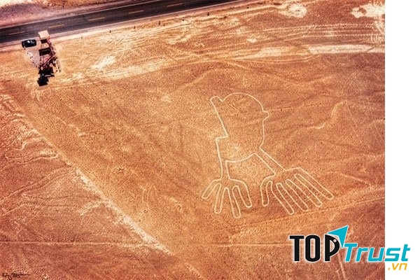 Các đường kẻ Nazca Lines được tìm thấy trên sa mạc cách Lima, Peru