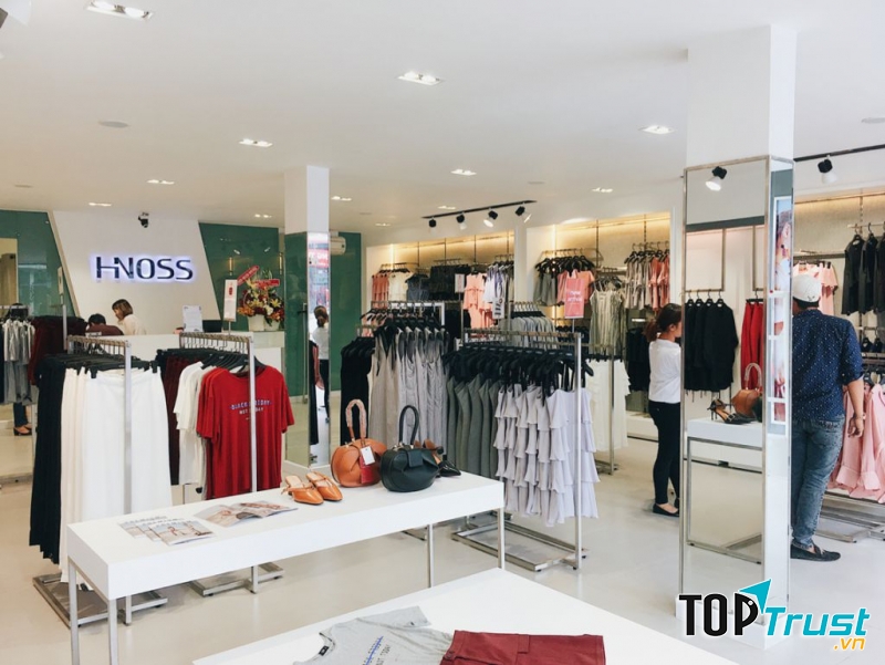 Chuỗi thương hiệu thời trang Hnoss trên đường Nguyễn Trãi