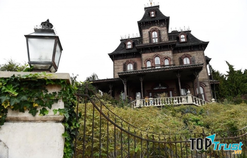 Nhà cửa u ám nặng nề không dùng để ở