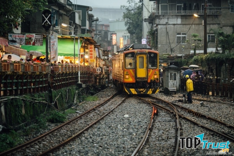 Đường ray Pingxi ở Shifen