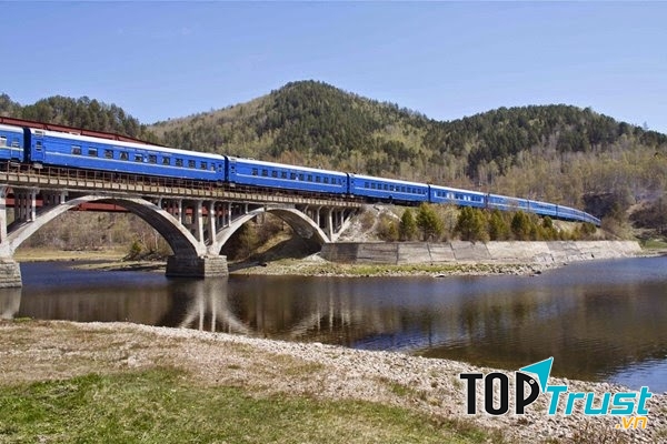 Tuyến đường sắt Siberia qua biển tuyệt đẹp