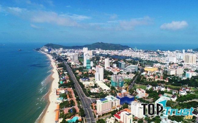 Đường Thùy Vân nhìn từ trên cao
