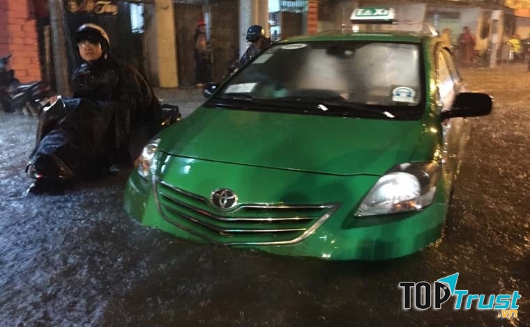 Đường Tô Ngọc Vân, Quận Thủ Đức vào mùa mưa bão