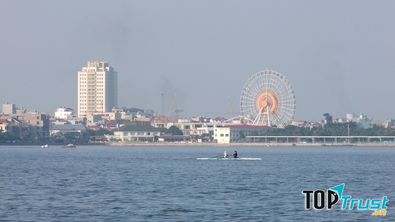 Đường ven Hồ Tây