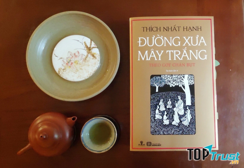 Đường Xưa Mây Trắng