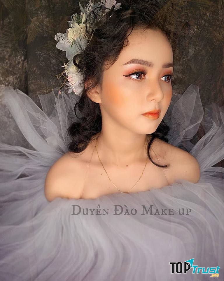 Duyên Đào make up