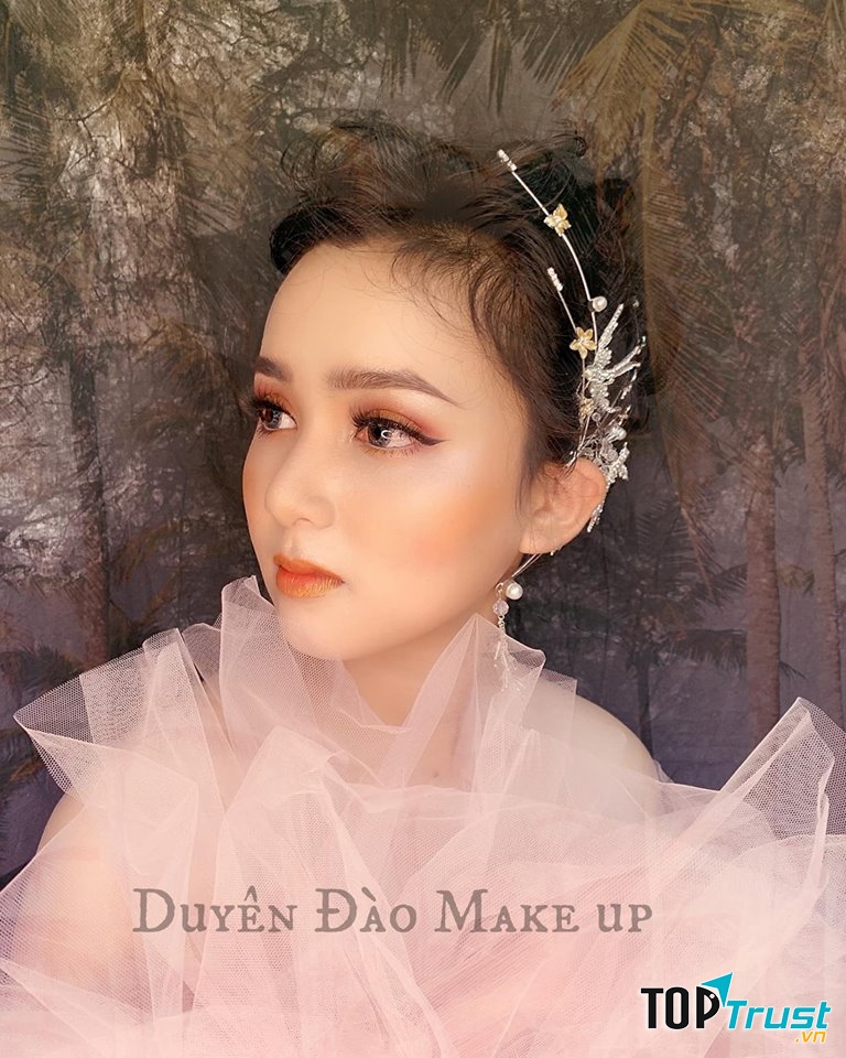 Duyên Đào make up