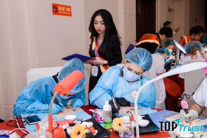 Duyên Lê Beauty Academy