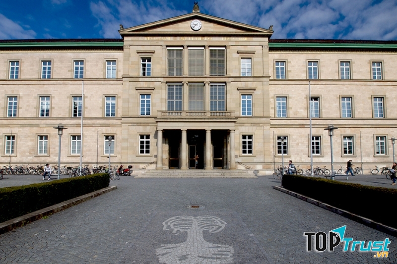 Trường đại học danh tiếng Eberhard Karls Tubingen, Đức.