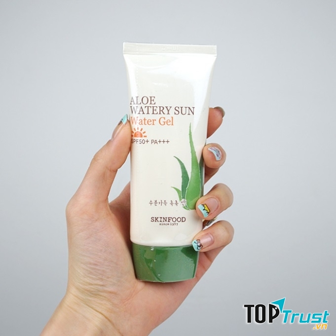 Sản phẩm nổi bật với thiết kế bao bì là tông màu trắng làm chủ đạo