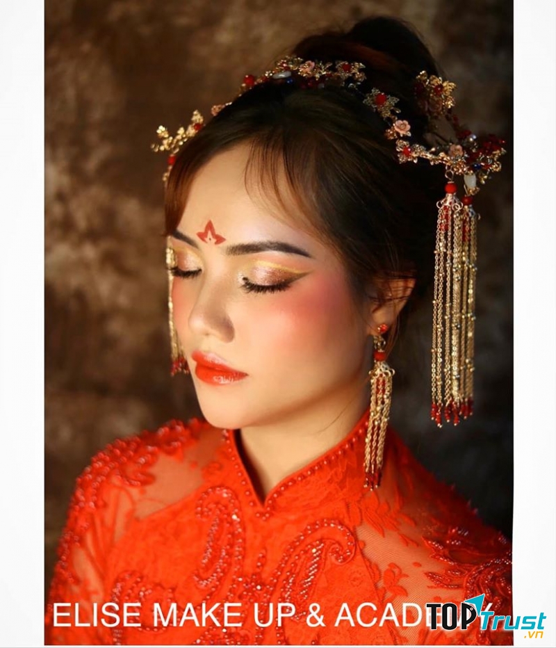 Elise Trương make Up