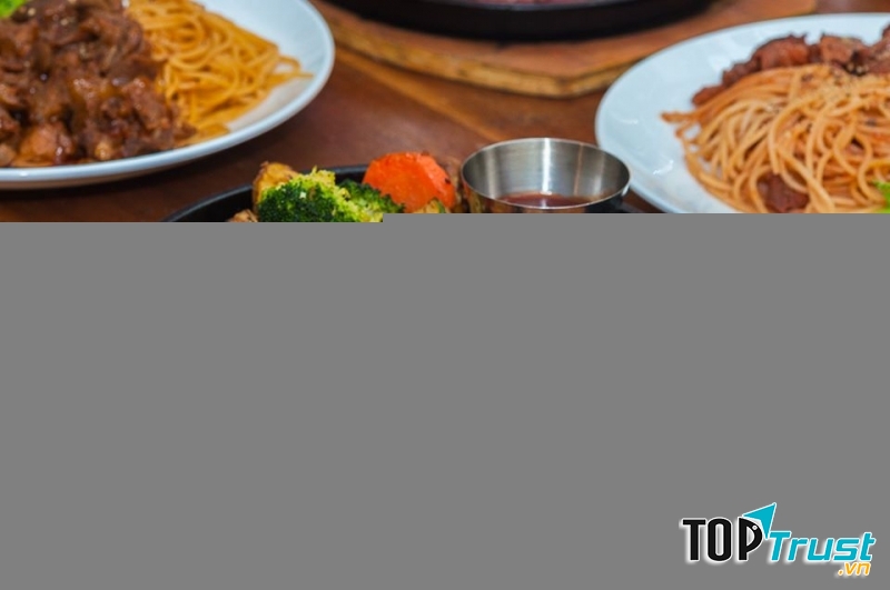 Món ăn được trình bày đẹp mắt