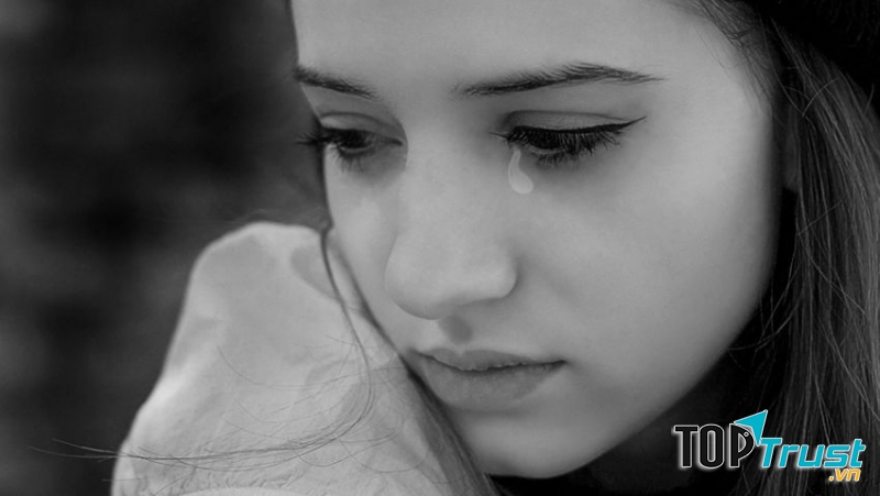 Em không còn biết khóc