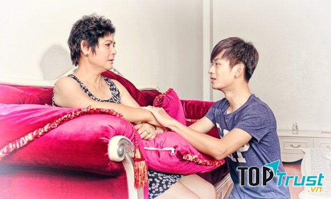 Vì chắc chắn chẳng cô gái nào muốn mình trông già hơn tuổi cả, khi bạn thốt ra câu đó, rất có thể họ sẽ nghĩ bản thân trông quá già!