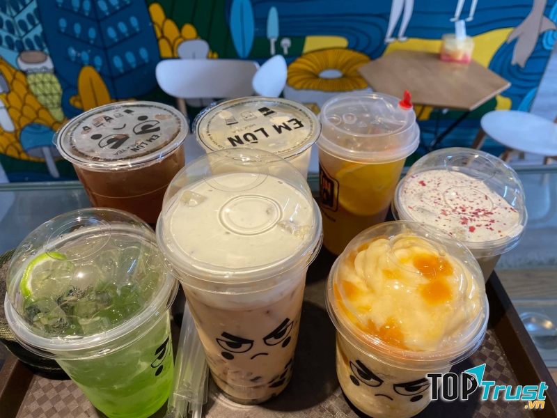 Em Lùn Milk Tea