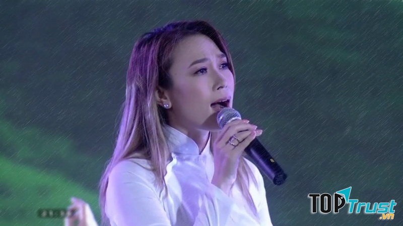 Em vẫn đợi anh về