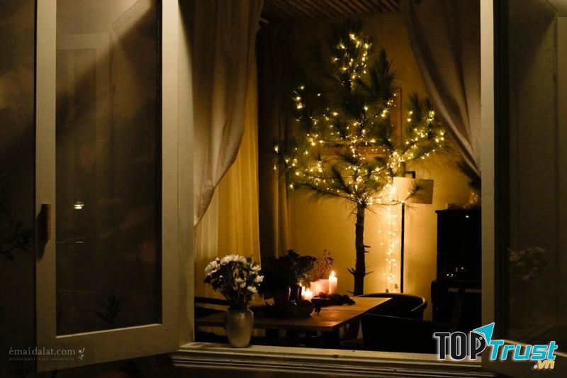 Không gian nhà hàng