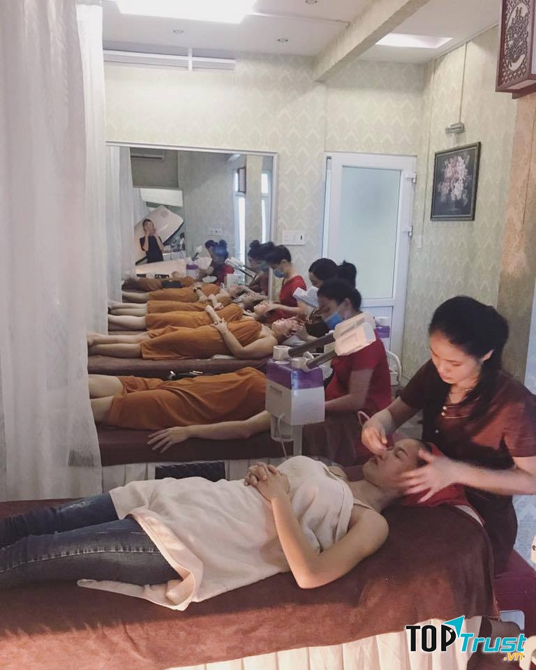 Đến với Emmy Spa bạn vừa được nâng niu làn da vừa là cơ hội để thư giãn.