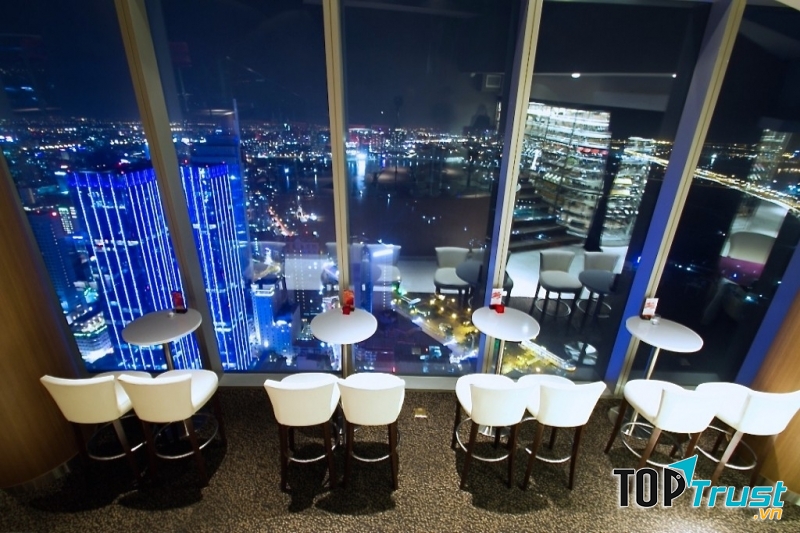 Khung cảnh siêu đẹp của quán EON 50 Cafe.