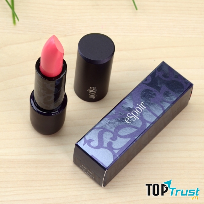 Cùng một nhà với dòng Etude House giá hạt dẻ, Espoir nằm ở phân khúc giá cao hơn, màu sắc sang trọng và đằm hơn nhưng vẫn không kém phần cá tính, dành cho những cô gái đi làm và lớn tuổi.