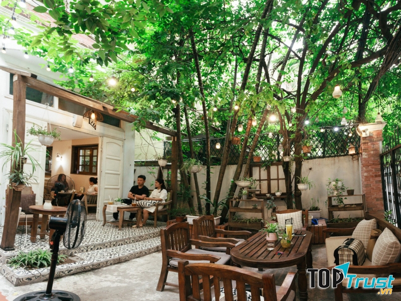 Essie Tearoom and Bistro