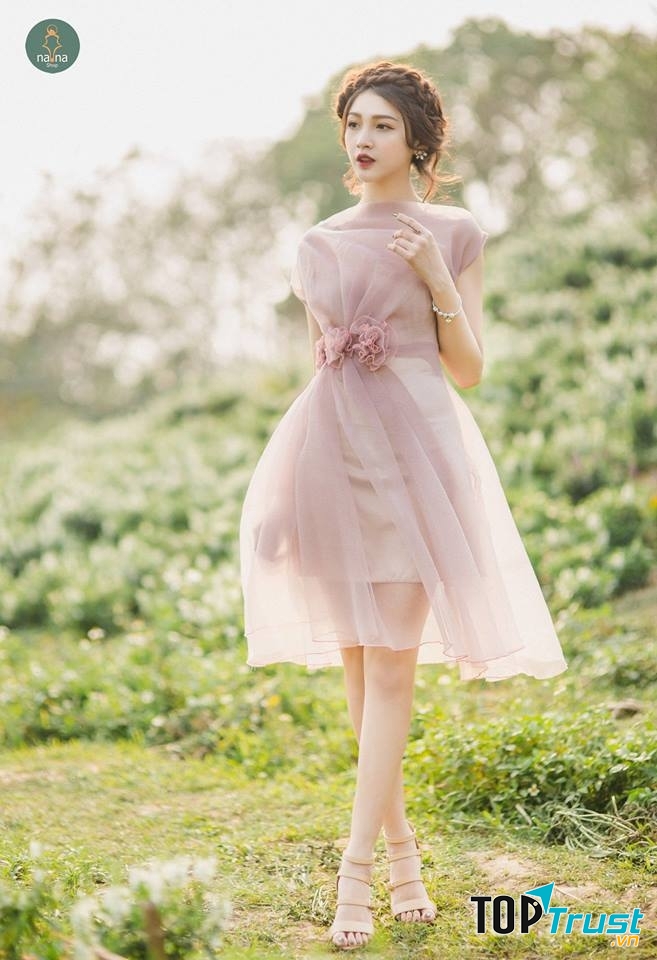 Chiếc váy với màu sắc nhẹ nhàng, nữ tính luôn thu hút ánh nhìn từ phái mạnh