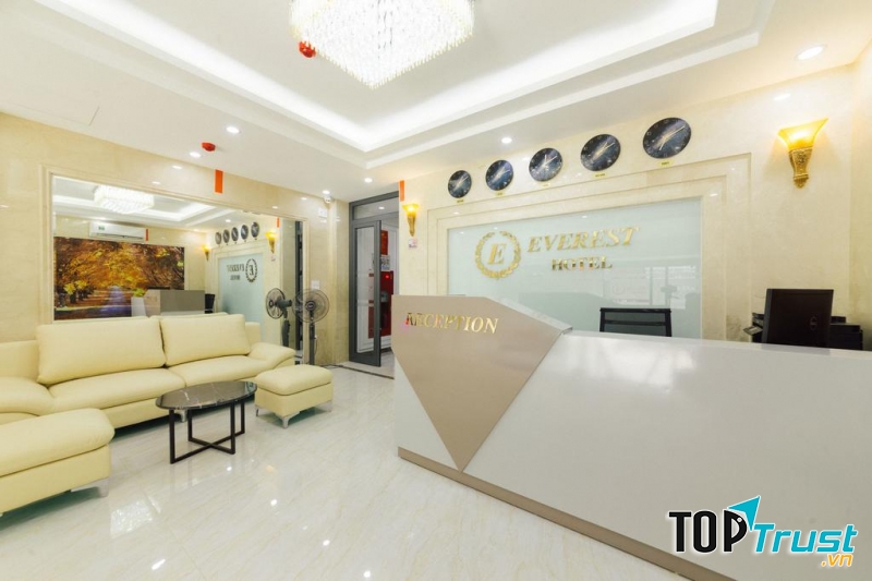 Khách sạn Everest