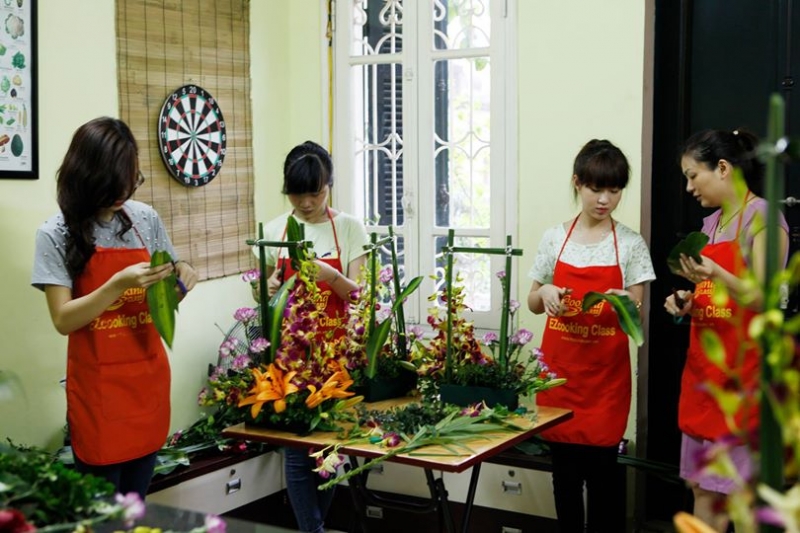 Buổi học cắm hoa của lớp cô dâu đảm đang tại EZcooking