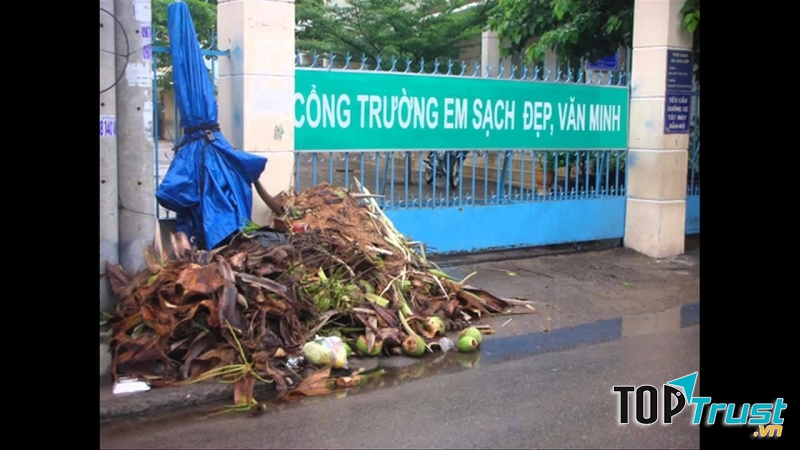 Cổng trường em sạch đẹp, văn minh