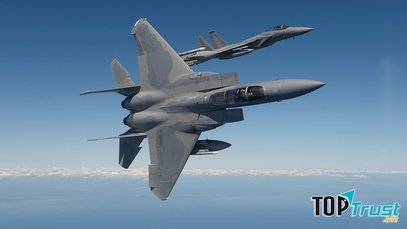 F-15 Eagle là một máy bay chiến đấu ưu việt được thiết kế để xâm nhập phòng thủ của đối phương
