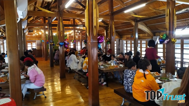 Không gian nhà hàng