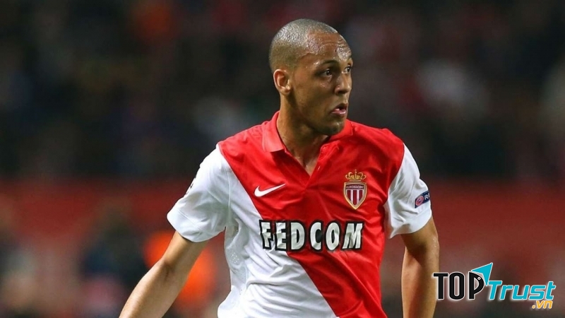 Fabinho là món hàng hot trên thị trường chuyển nhượng