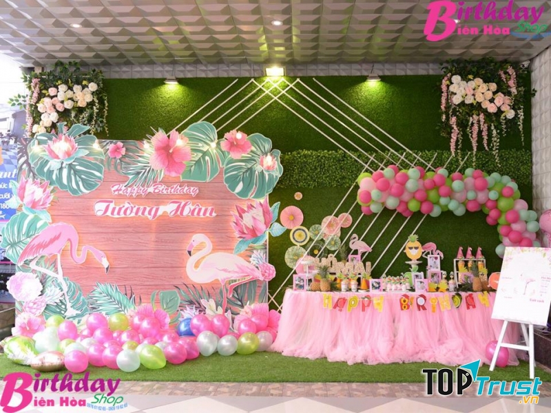 Các phụ kiện trang trí sinh nhật.