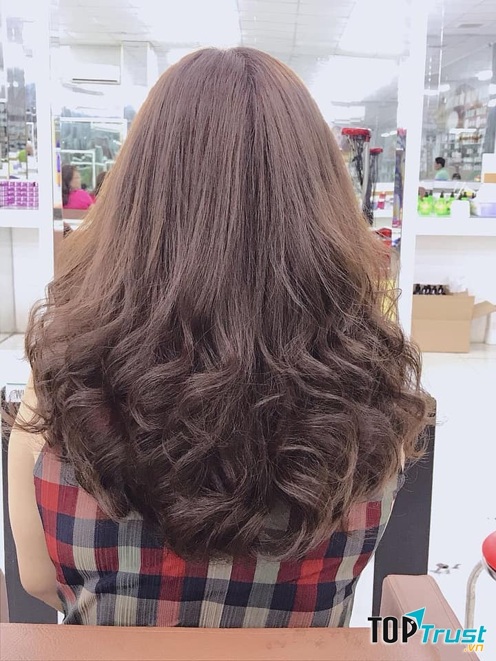 Mái tóc được xử lý vào nếp và suôn mượt