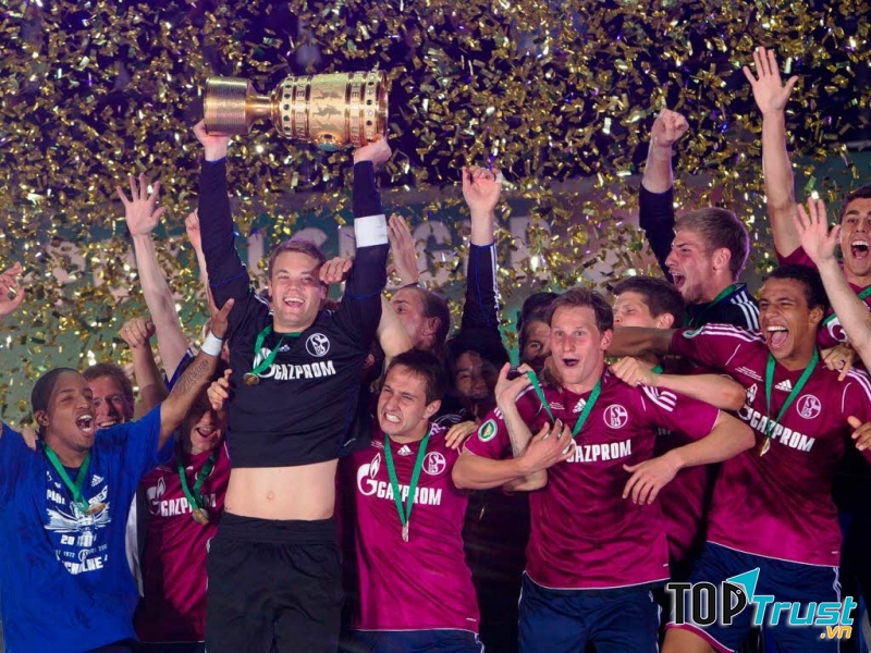 Schalke 04 lên ngôi năm 2011