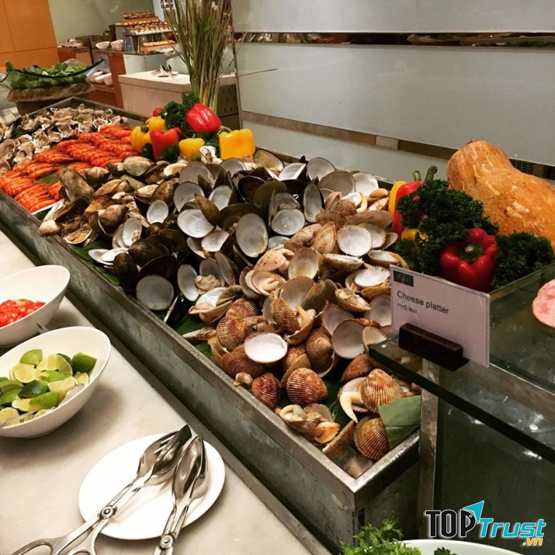 Thức ăn và chất lượng dịch vụ nơi đây thì rất là chuyên nghiệp, rất nhiều món cho bạn tự lo lựa chọn.﻿