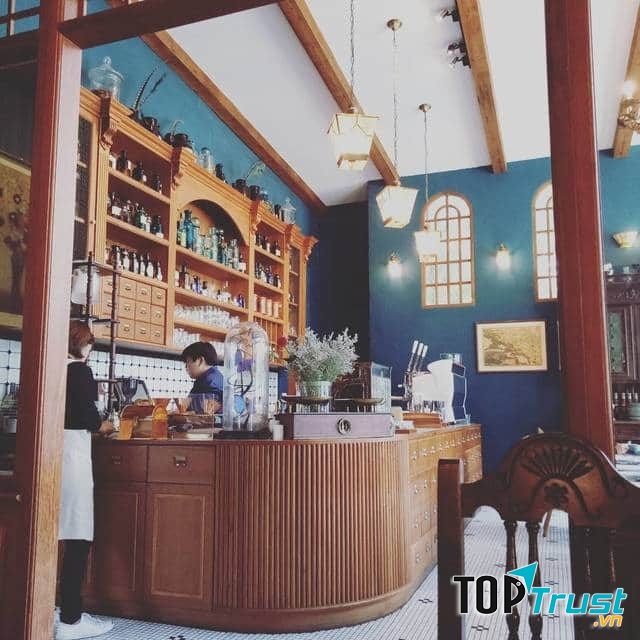Featherstone Bistro Café & Lifestyle Shop